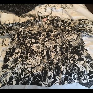 Black & white shirt 👗👖👚4 for $15 when bundled